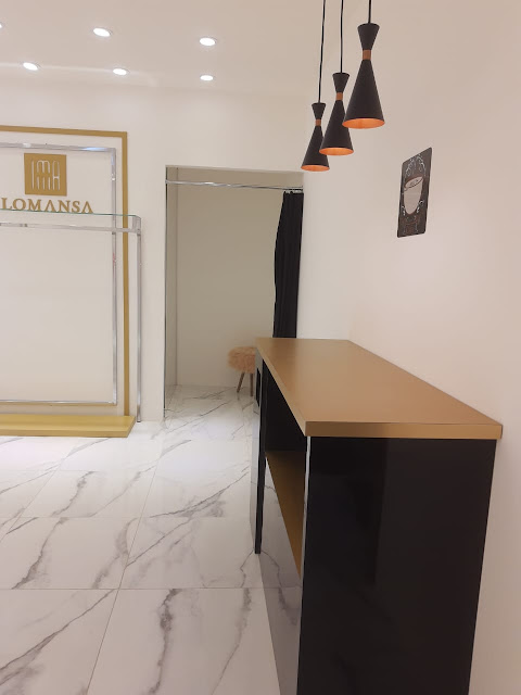 Showroom Fênix com painel e estrutura