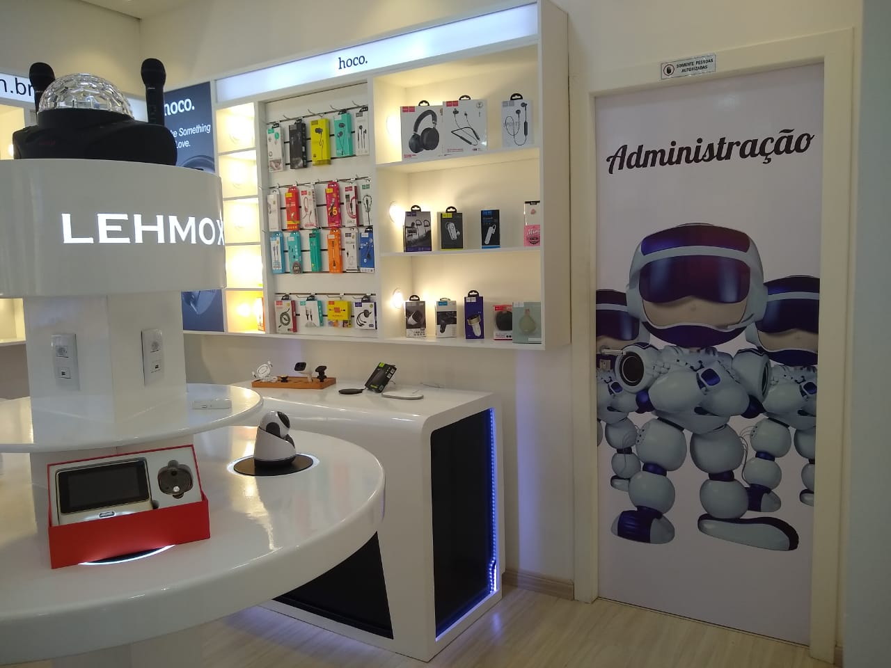 Showroom Fênix com estrutura expositiva