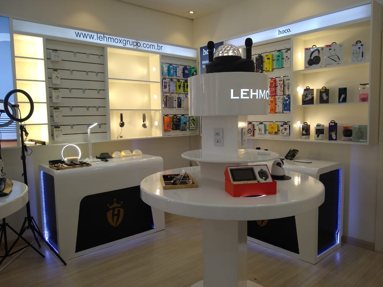 Showroom Fênix com detalhes de acabamento