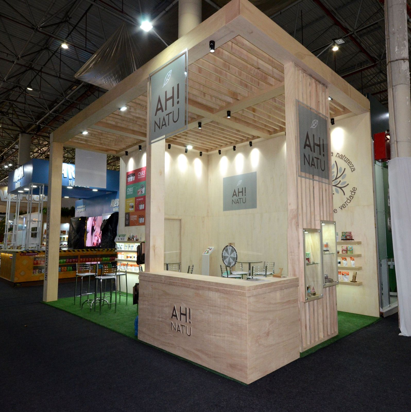 Stand Ah Natu Natural Tech